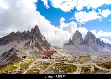 Dolomiten, Italien Oktober 21, 2016: Blick auf das Rifugio Locatelli im Tre Cime di Lavaredo in die Dolomiten. Dolomiten, Italien, 21. Oktober 2016 Stockfoto