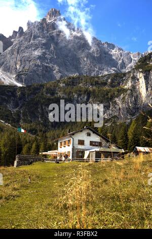 Rifugio Lunelli auf die Dolomiten, Italien Stockfoto