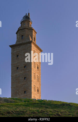 Silhouette der Turm des Herkules, der älteste Leuchtturm in Spanien, La/A Coruña, Galicien, Spanien, Europa Stockfoto