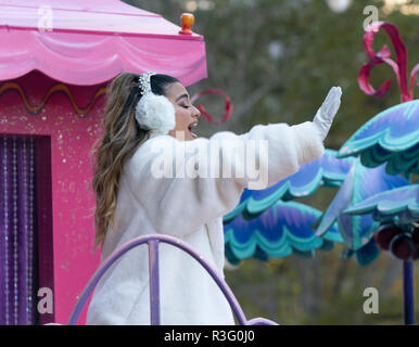 New York, New York, United States. 22 Nov, 2018. Ally Brooke Fahrten Schwimmer bei der 92. jährliche Thanksgiving Day Parade von Macy's anzusehen in den Straßen von Manhattan im kalten Wetter Credit: Lev Radin/Pacific Press/Alamy leben Nachrichten Stockfoto