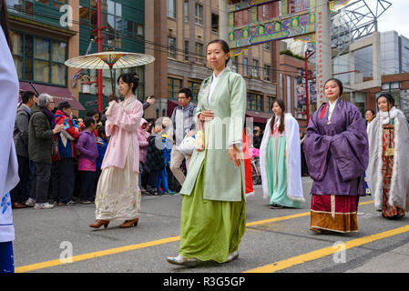 Traditionelle chinesische Kleidung Kleider, 2015 Chinesische Neujahrsparade, Vancouver, Britisch-Kolumbien, Kanada Stockfoto