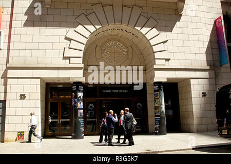 NEW YORK, NY-MAI 04: Atmosphäre, Außenansicht bei 'American Race' Roter Teppich am Paley Center für Medien am 4. Mai 2017 in New York City. (Foto von Steve Mack/S.D. Mack Bilder) Stockfoto