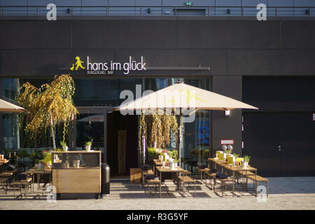 Berlin, Deutschland - November 06, 2018: Der Eingang mit einem Sitz im äußeren Bereich der Glücklichen Hans Bar in der Mercedes-Benz Arena am November 06, 2018 Stockfoto