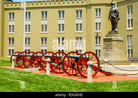 Jackson Statue und Cadet Batterie, Paradeplatz, Virginia Military Institute, Lexington, Virginia Stockfoto