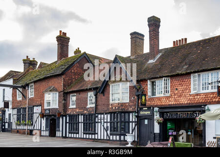 CRAWLEY, WEST SUSSEX/UK - 21. NOVEMBER: The George Hotel in Crawley West Sussex am 21. November 2018 Stockfoto