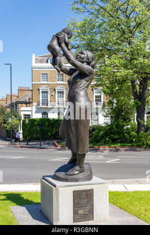 Karibik Frau & Kind Statue, South Lambeth Road, Stockwell, Londoner Stadtteil Lambeth, Greater London, England, Vereinigtes Königreich Stockfoto