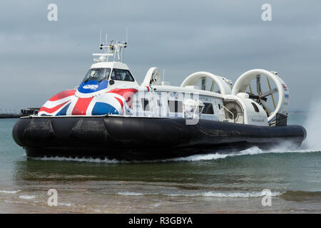 Hovercraft/Hover Craft" den Solent Flyer "Ryde gesehen auf der Isle of Wight/IofW/IoW. Service arbeitet zwischen Portsmouth and Southsea in Portsmouth im Vereinigten Königreich (98) Stockfoto