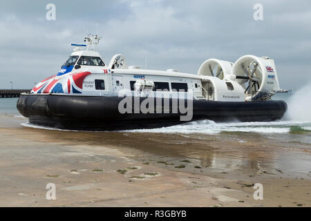 Hovercraft/Hover Craft" den Solent Flyer "Ryde gesehen auf der Isle of Wight/IofW/IoW. Service arbeitet zwischen Portsmouth and Southsea in Portsmouth im Vereinigten Königreich (98) Stockfoto