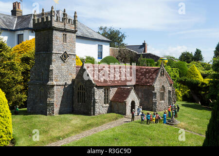 All Saints Church Ventnor, empfohlene im Miniaturformat/miniaturisierte Modell innerhalb der Model Village, Godshill, Ventnor, Isle of Wight UK (98) Stockfoto