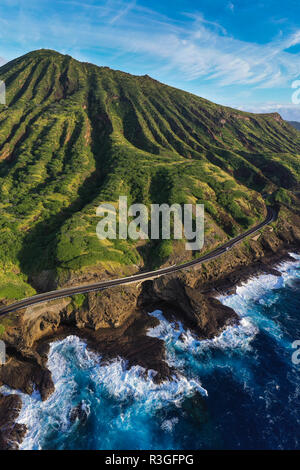 Eine Luftaufnahme des Highway 72 entlang der Ostseite von Oahu. Stockfoto