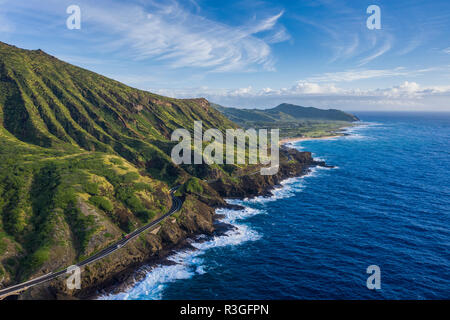 Eine Luftaufnahme des Highway 72 entlang der Ostseite von Oahu. Stockfoto