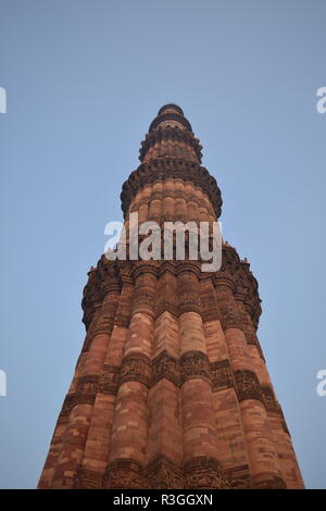 Qutb Minar - Präkolonialen Gebäude in Delhi, Indien in 1193 gebaut Stockfoto