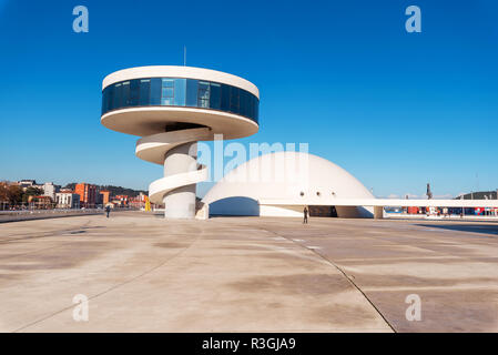 Madrid, Spanien - 19. November 2018: Niemeyer Center Gebäude in Aviles. Ist ein kulturelles Zentrum des brasilianischen Architekten Oscar Niemeyer entworfen wurde. Stockfoto