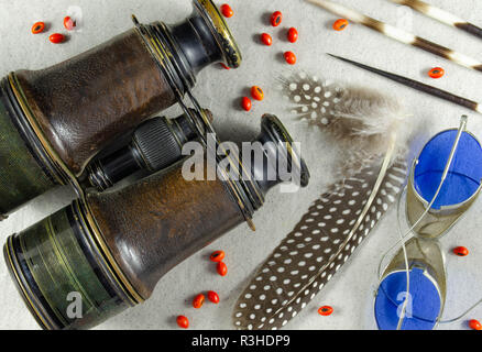 Lemaire Fabt Fernglas und und ein Paar von verschreibungspflichtigen Brille. Stockfoto