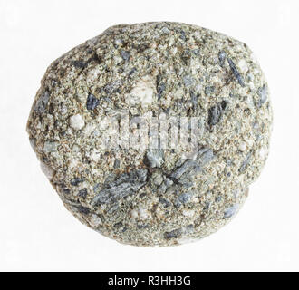 Makrofotografie von natürlichen Mineral aus geologische Sammlung - Kiesel von arkose Sandstein auf weißem Hintergrund Stockfoto