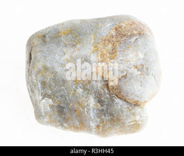 Makrofotografie von natürlichen Mineral aus geologische Sammlung rough-grünem Marmor Stein auf weißem Hintergrund Stockfoto