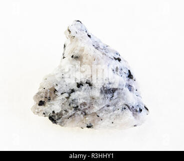 Makrofotografie von natürlichen Mineral aus geologische Sammlung - raw Diorit Stein auf weißem Hintergrund Stockfoto