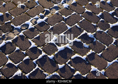 Pflastersteine mit Schnee auf der Gelenke Stockfoto