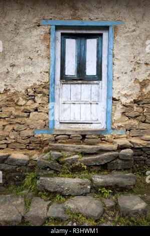 Haustür in den Himalaya, Nepal Stockfoto