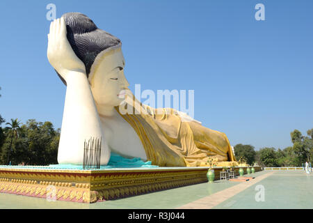 Liegenden Buddha in Bago Stockfoto