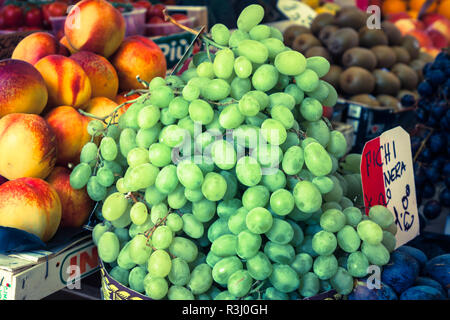 Bunte Lebensmittel Markt in Venedig, Italien. Im freien Markt mit Obst und Gemüse. Stockfoto