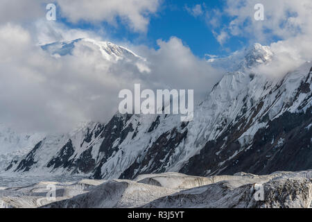 Engilchek Gletscher und Khan Tengri Berg, zentralen Tian Shan Gebirge, Grenze zwischen Kirgistan und China, Kirgistan Stockfoto