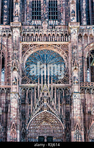 Fassade, Kathedrale Notre-Dame, Straßburg, Elsaß, Bas-Rhin, Frankreich Stockfoto