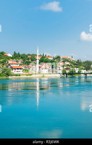 Blick über Shkodra Stadt und Fluss Bojana, Shkodra, Albanien Stockfoto