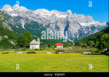 Katholische Kirche, Thethi Dorf Thethi Tal, Albanien Stockfoto