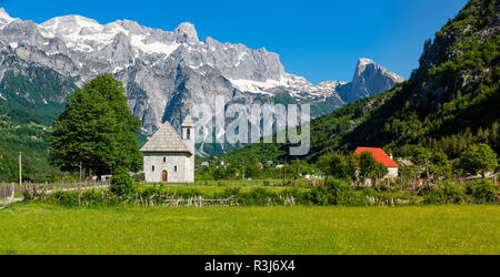 Katholische Kirche, Thethi Dorf Thethi Tal, Albanien Stockfoto