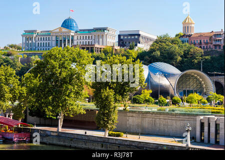 Concert Hall und dem Messegelände, Präsidentenpalast, Rike Park, Tiflis, Georgien Stockfoto