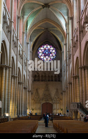 Saint Jean Kathedrale, Mittelschiff und Rosette, Lyon, Rhône-Alpes, Frankreich Stockfoto