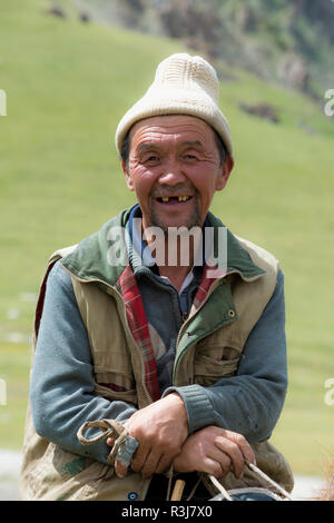 Kirgisische Reiter, Straße zum Song Kol See, Provinz Naryn, Kirgisistan, Zentralasien Stockfoto