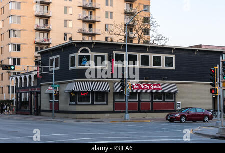 MADISON, WISCONSIN - Mai 07, 2018: Das dämliche kiesige Bar und Grill für ihre preisgekrönten düsteren Burger bekannt. Stockfoto