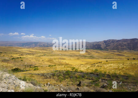 Armenischen Landschaft Steppe mit Steinen und Felsen im südlichen Teil des Landes Stockfoto