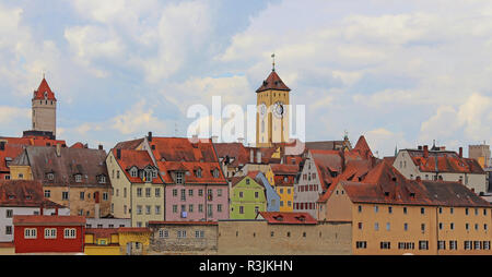 Der rathausturm und der Goldene Turm in Regensburg. Stockfoto