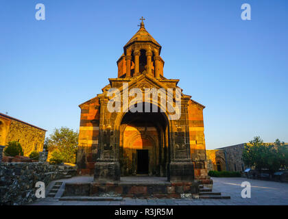 Khor Virap Klosterkirche malerische Vorderansicht bei Sonnenuntergang im Sommer Stockfoto