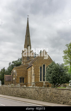 St. Bartholomäus, Grad I Pfarrei Kirche im Dorf Grüns Norton, Towcester, UK aufgelistet. Die frühesten Teile der Kirche stammen aus dem Sächsischen Zeiten. Stockfoto