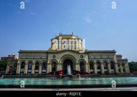 Eriwan History Museum malerische Aussicht im Sommer mit Springbrunnen Stockfoto