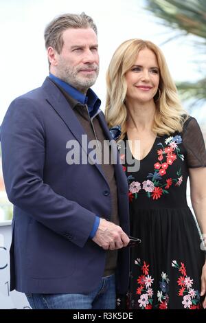 CANNES, Frankreich - 15. MAI 2018: John Travolta und Kelly Preston an der "Gotti" fotoshooting während der 71St Cannes Film Festival (Foto von Mickael Chavet) Stockfoto