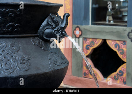 Thimphu, Bhutan Hauptstadt von Bhutan. 5-Sterne Luxushotel Taj Tashi Hotel. Fabelwesen Brunnen Detail. Stockfoto