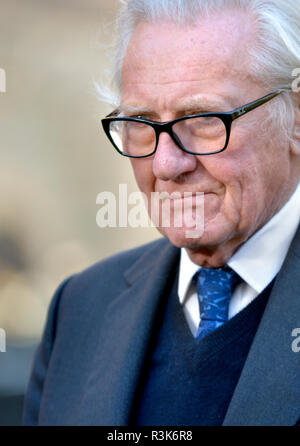 Michael Heseltine/Baron Heseltine (ehemalige konservative Abgeordnete und stellvertretende PM) auf College Green, Westminster, November 2018 interviewt Stockfoto