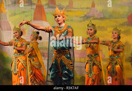 Traditionellen Tanz-Performance, Yangon, Myanmar Stockfoto