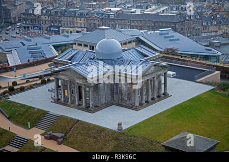 Stadt Sternwarte, Calton Hill, Edinburgh, Schottland, Großbritannien. 24 Nov. 2018 Mit neuen Kunstgalerie und Restaurant mit Panoramablick Stockfoto