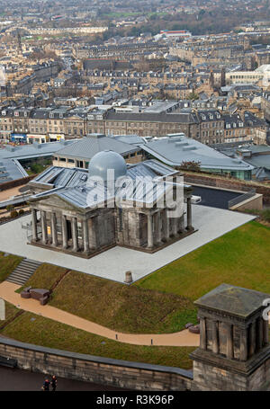 Stadt Sternwarte, Calton Hill, Edinburgh, Schottland, Großbritannien. 24 Nov. 2018 Mit neuen Kunstgalerie und Restaurant mit Panoramablick Stockfoto