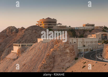 Emirate, Al Ain. Jabel Hafeet, Al Ain's Mountain, 1240 Meter hoch, Erhöhte Ansicht von Mountain Top Palace Stockfoto