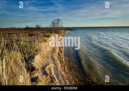 Les Saintes-Maries-de-la-Mer (Südfrankreich): ÒEtang de VaccaresÓ, einem See in der Regionaler Naturpark der Camargue Stockfoto