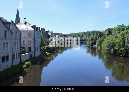 Fluss Creuse in Argenton Sur Creuse Genannt das Venedig von Berry, Region Berry-Indre, Frankreich Stockfoto