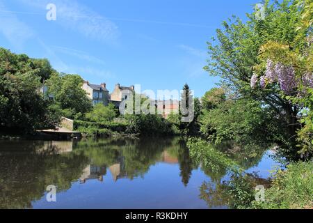 Fluss Creuse in Argenton Sur Creuse Genannt das Venedig von Berry, Region Berry-Indre, Frankreich Stockfoto