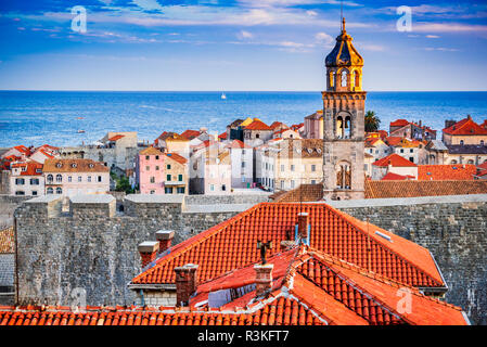 Dubrovnik, Kroatien. Spektakuläre twilight malerischen Blick auf die Altstadt, den mittelalterlichen Ragusa an der Dalmatinischen Küste. Stockfoto